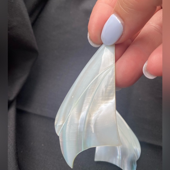 Graceful Carved White Mother of Pearl WINGS Silver Tone Hook Earrings - Picture 4 of 7